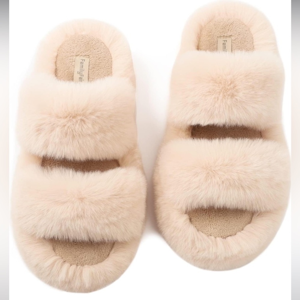 NWT Womens Faux Fur Slide Slippers